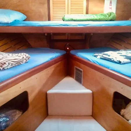Hotel na wodzie Oceania Boat Tour