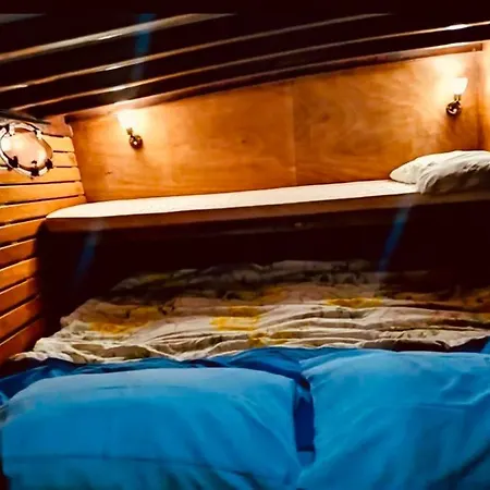 Oceania Boat Tour Hotel en barco *