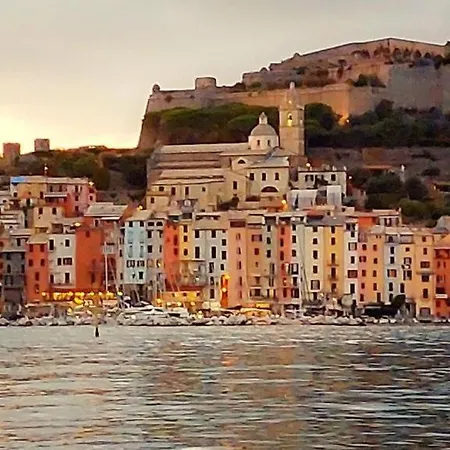 Oceania Boat Tour Hotel en barco