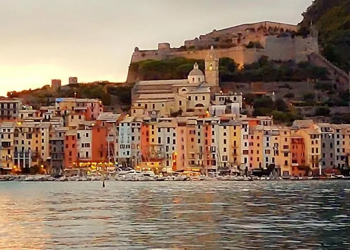 Oceania Boat Tour Hotel en barco